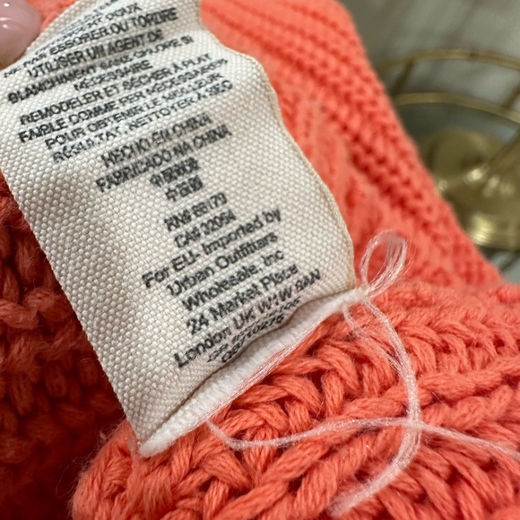 Free People Women's V-Neck Coral Sweater - Medium - Picture 9 of 9